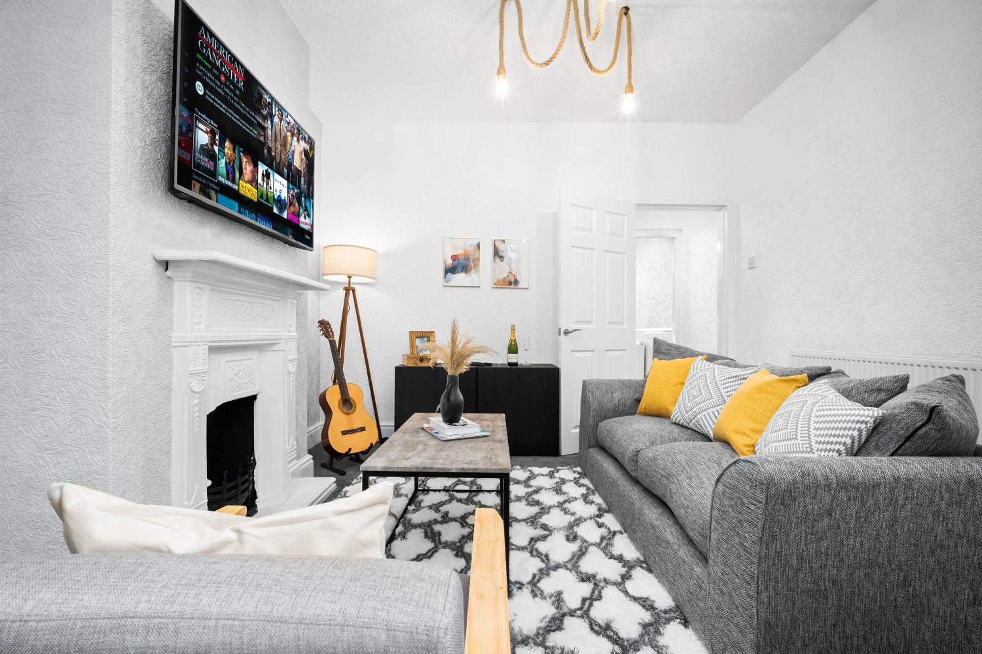 Stylish 3 Bedroom House - 6 Guests - Garden - Parking - Netflix - Wifi - 17M Birmingham Extérieur photo